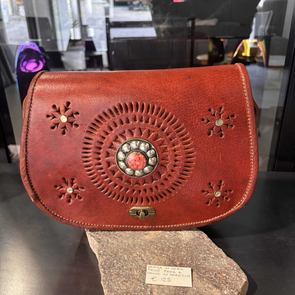 Borsa in vera pelle tradizionale Berbera - Decorazione in resina rossa
